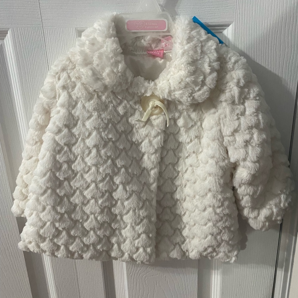 Children’s Place light fur coat with matching hat  9-12 months